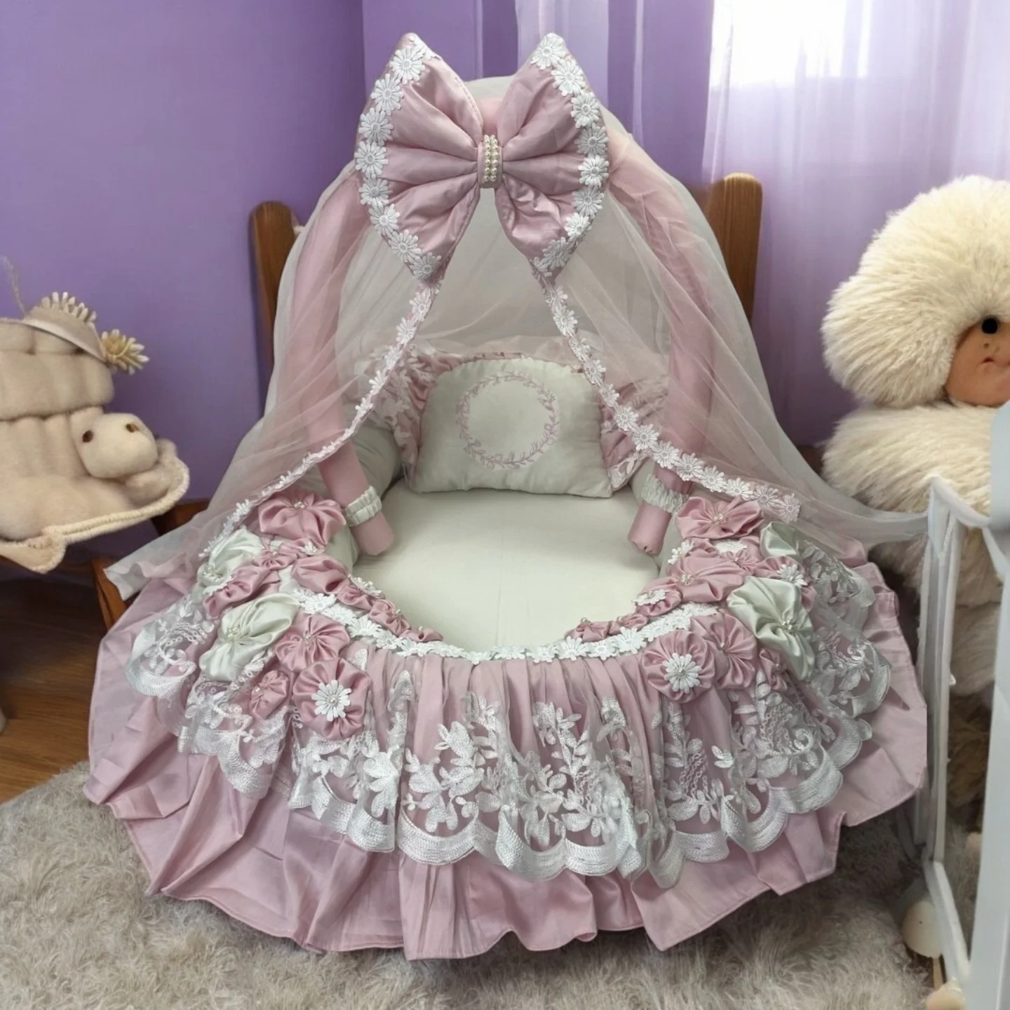 Sip-and-See Baby Station