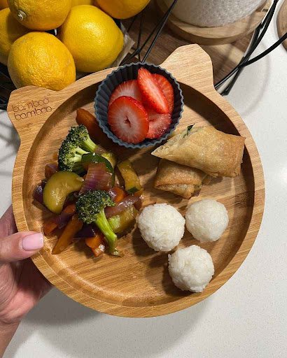 .Mini Spring Rolls with Veggie Stir-Fry, Rice Balls, and Strawberries